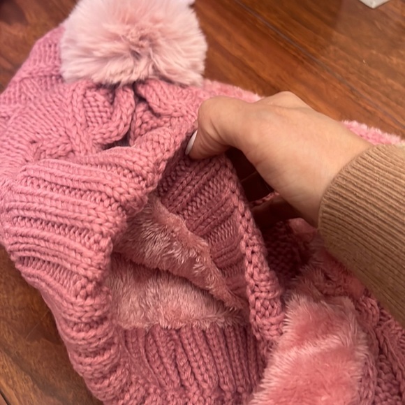 UGG pink hat and infinity scarf - Picture 2 of 3